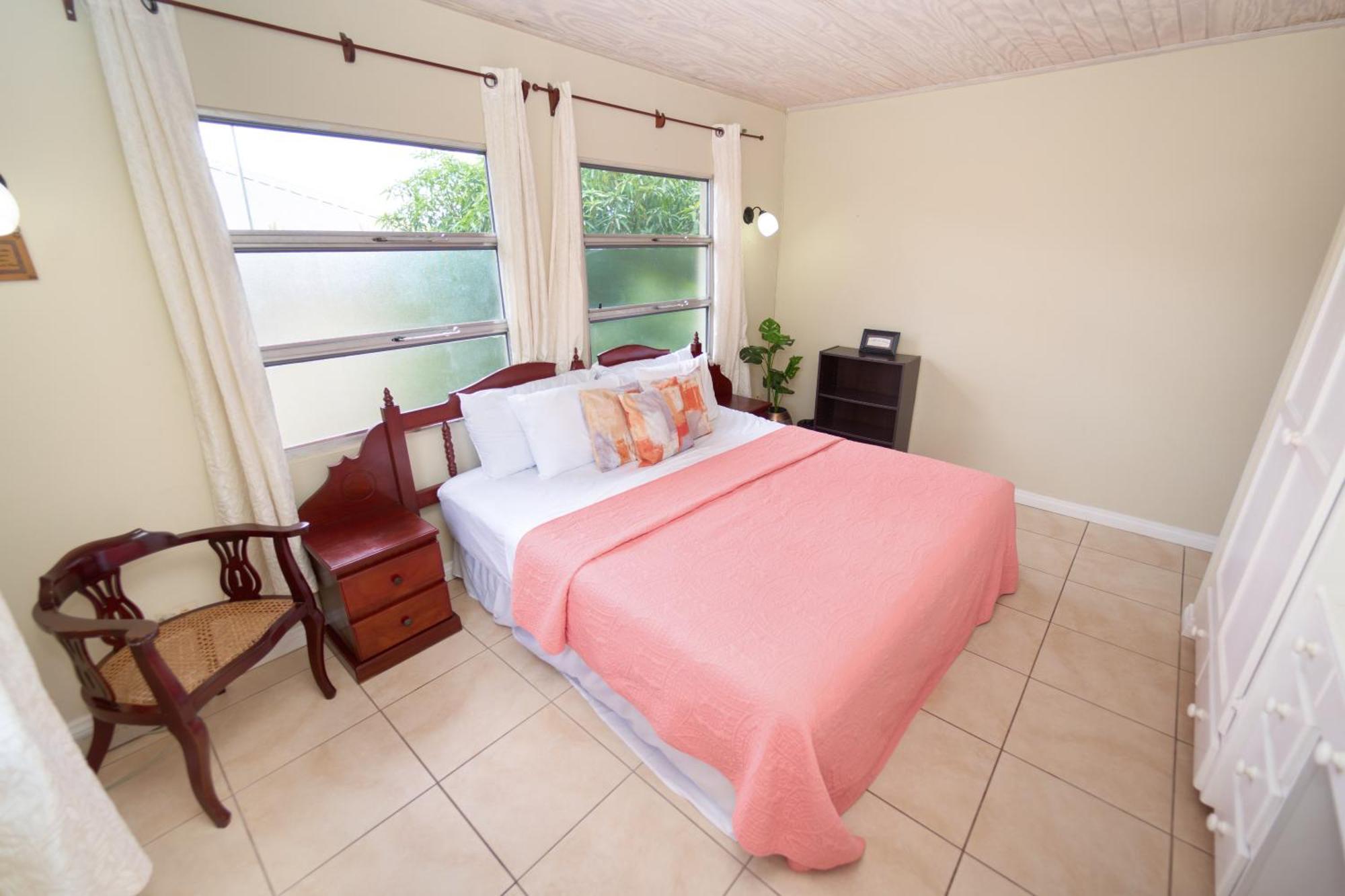 Spacious 3-Bedroom Home - Regency Park Bridgetown Zewnętrze zdjęcie