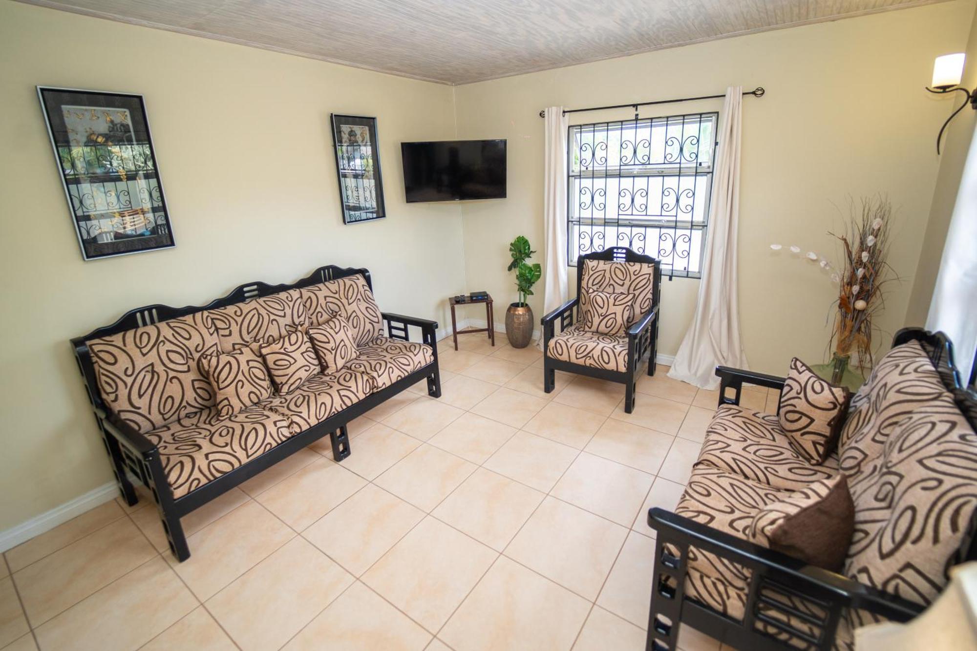 Spacious 3-Bedroom Home - Regency Park Bridgetown Zewnętrze zdjęcie